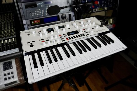 KingKorg NEO 2tof 4 trois quarts gauche KingKorg NEO 2tof 4 trois quarts gauche