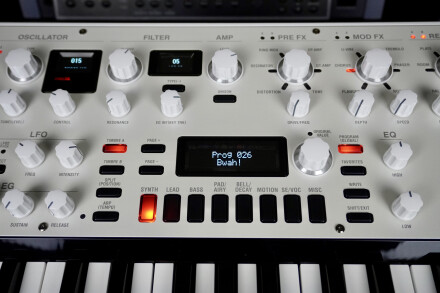 KingKorg NEO 2tof 8 zoom centre KingKorg NEO 2tof 8 zoom centre
