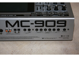 Roland MC-909 Sampling Groovebox (59341)