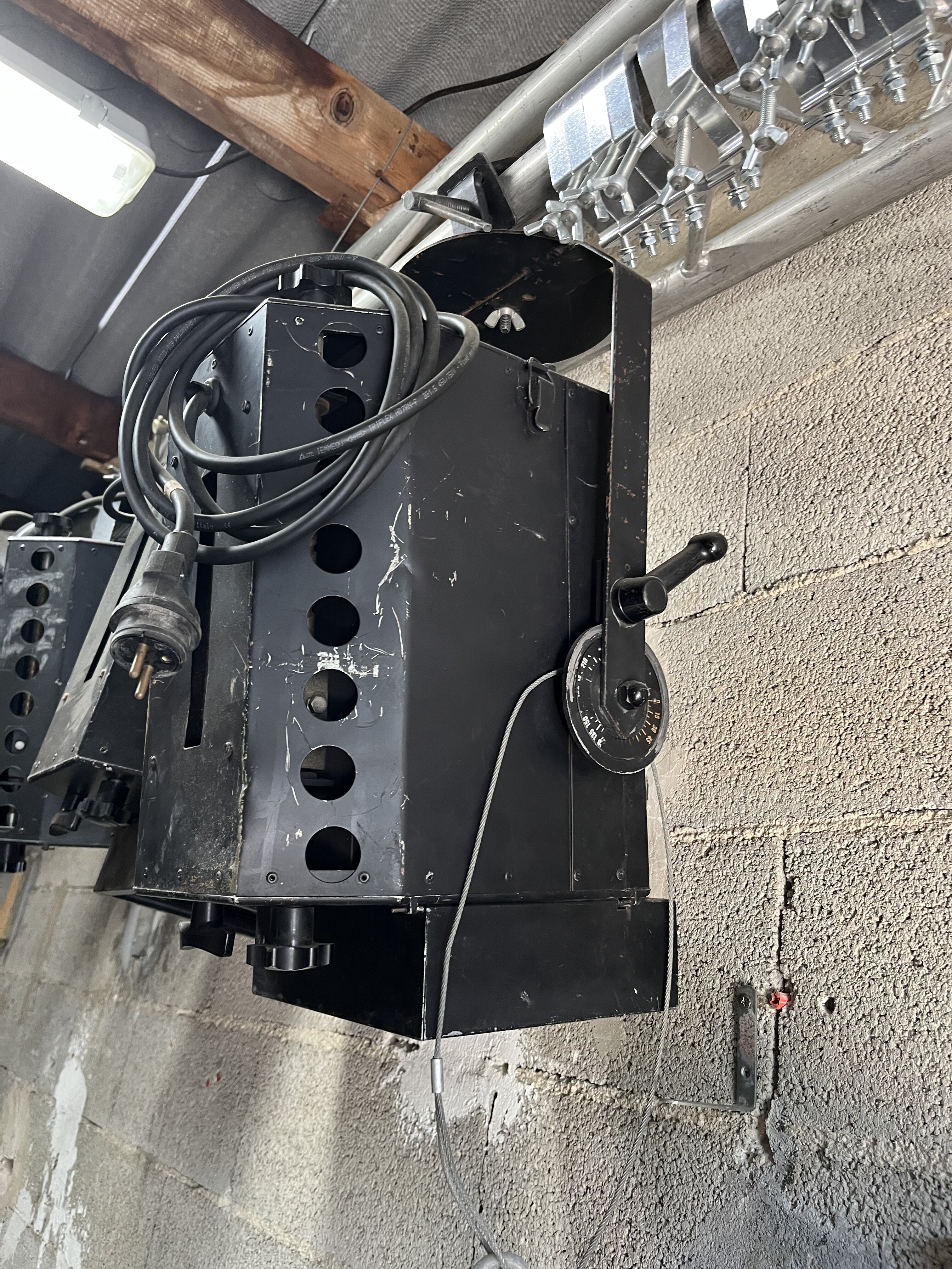 Vend lot de 7 PC 2kw avec lentilles Fresnel et pc interchangeable 