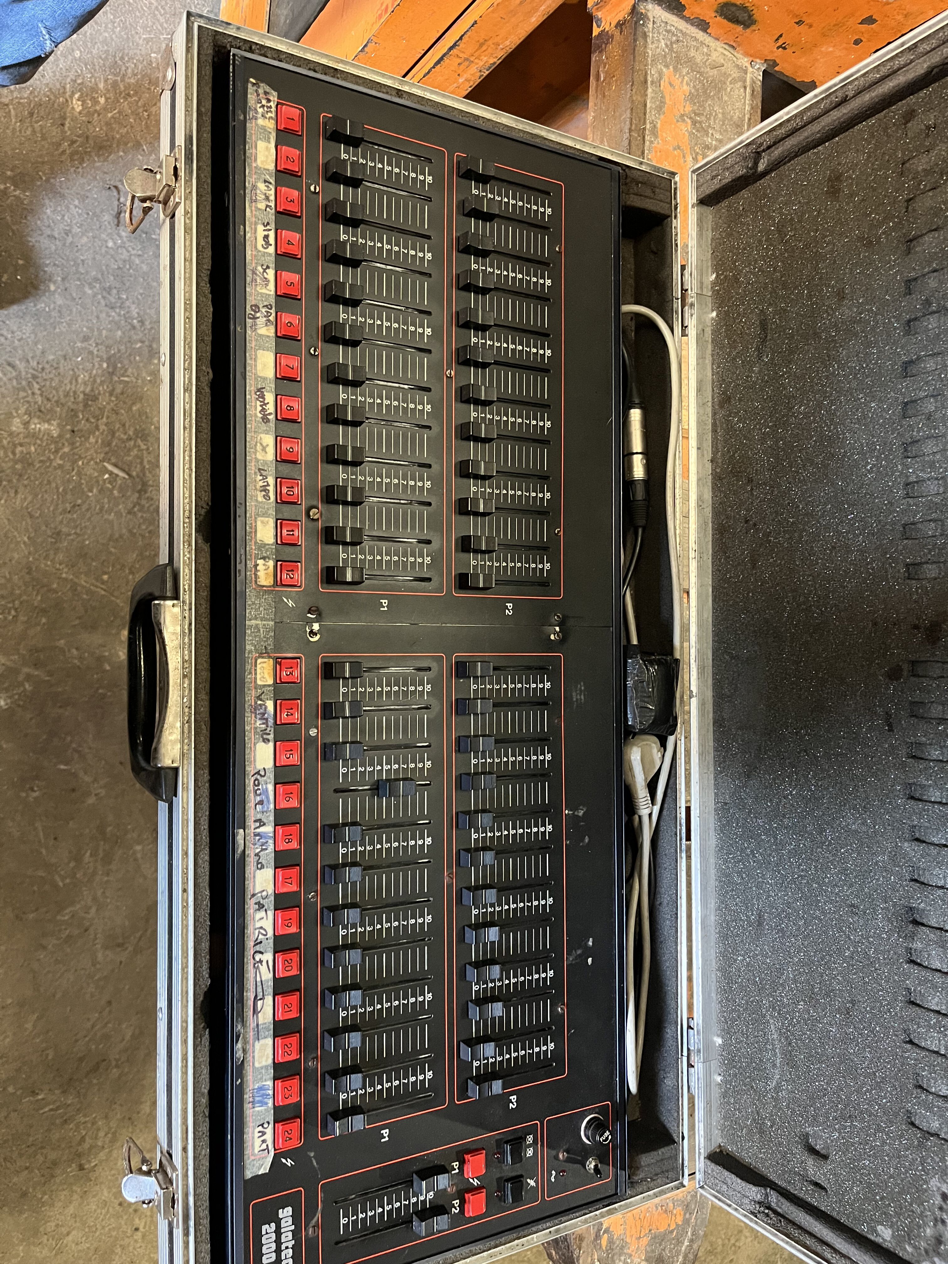 Vend Une Table Lumiere Galatec 2000 Et Une Galatec 3000