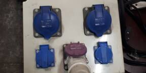 VENDS ARMOIRE ELECTRIQUE MOBILE DE SECURITE CHA¨PITEAU