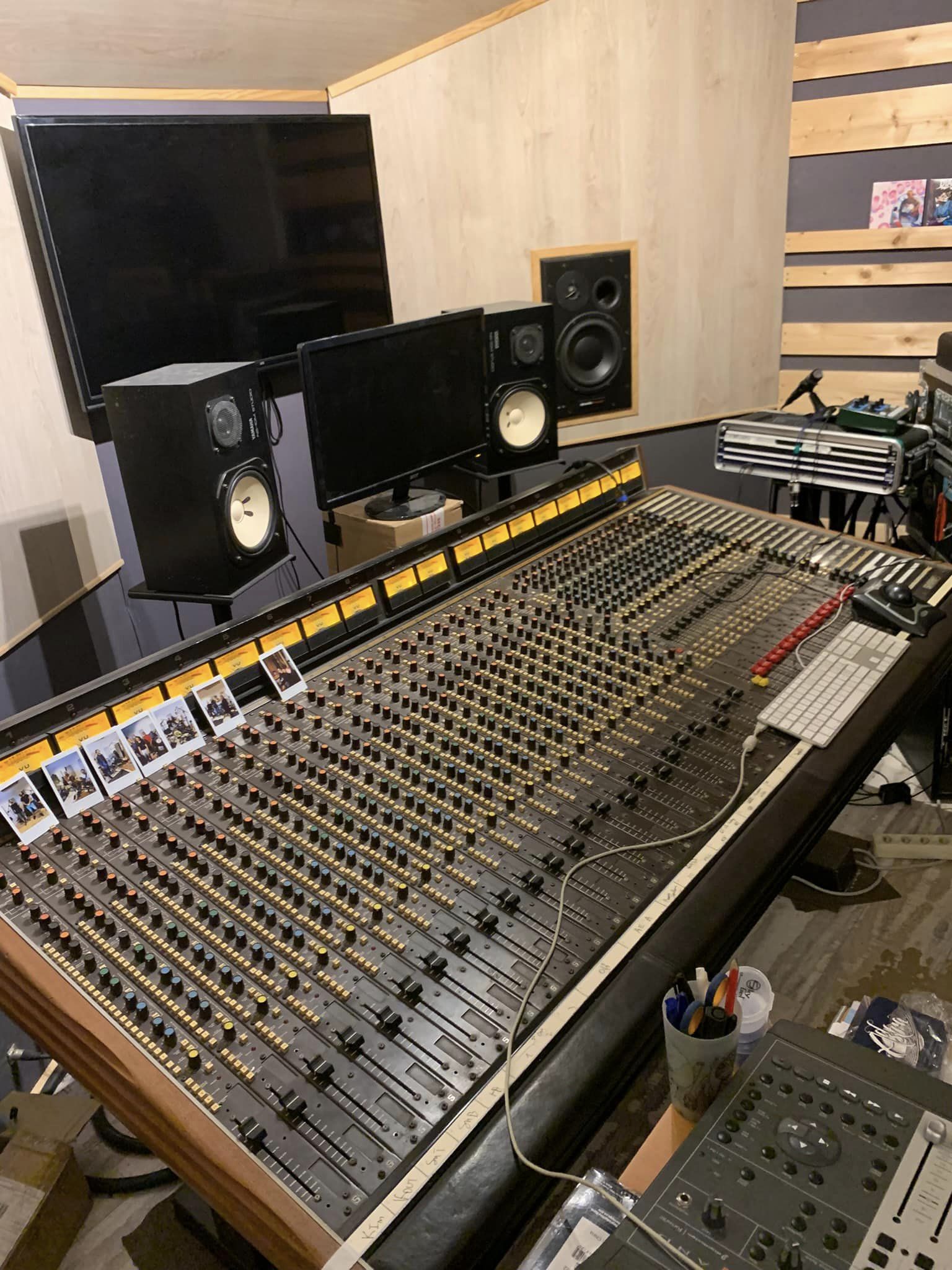 Vends Soundcraft 2400