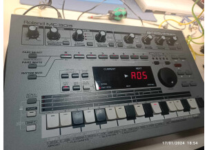 Roland MC-303