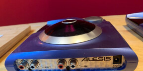 2 modèles d'Alesis Air FX avec adaptateur secteur