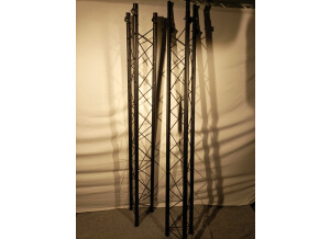 Structure triangulaire noire (2 x 2m) (100 €) (1)