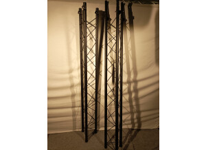 Structure triangulaire noire (2 x 2m) (100 €) (2)