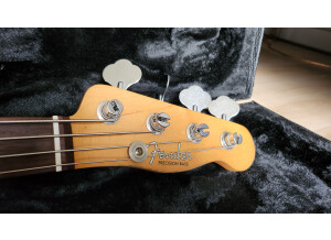 Fender Mike Dirnt Road Worn Precision Bass