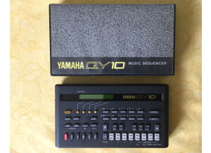Yamaha QY10 - 1