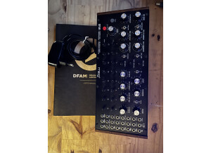 Moog Music DFAM (Drummer From Another Mother) (53953)
