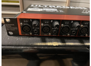 Behringer Ultragain Digital ADA8200 (31429)