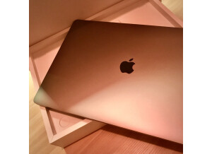 Apple MacBook Pro 16"