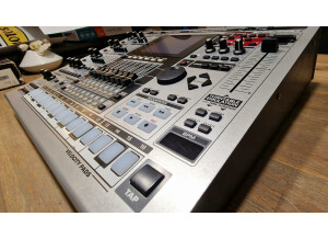 Roland MC-909 Sampling Groovebox (78256)
