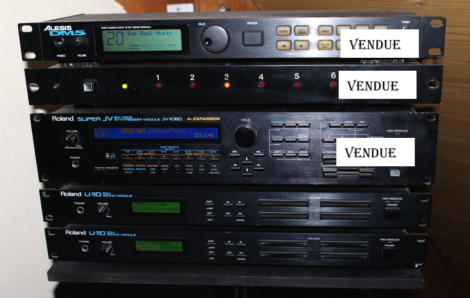 vends ROLAND U-110 (2 à vendre)