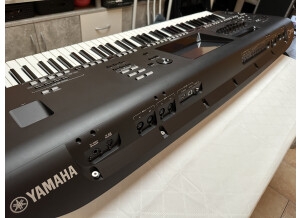 Yamaha GENOS (17171)