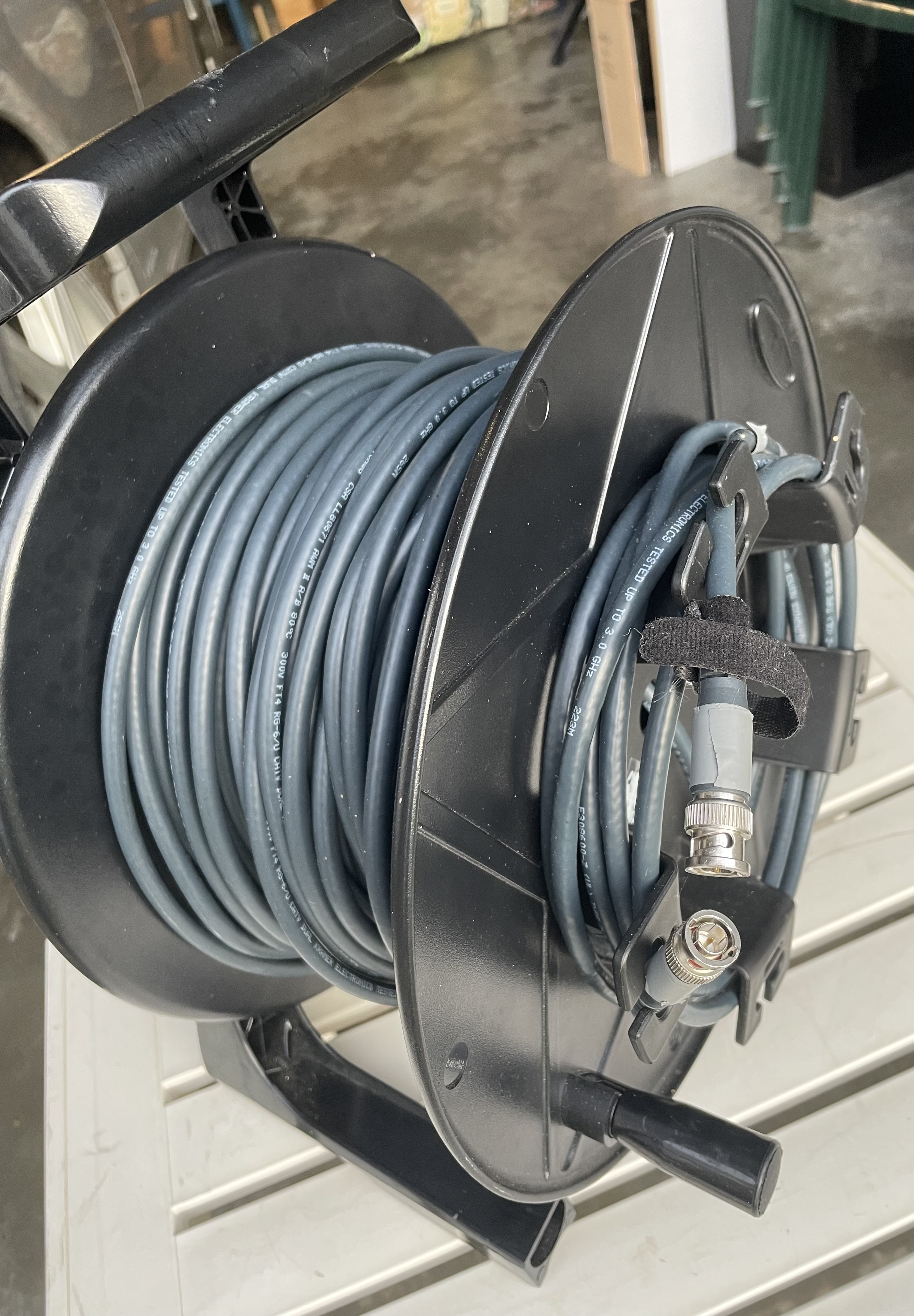 Kramer C-BM/BM-150 Cable 45.7m + Enrouleur Thomann AV 320