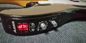 RARETE SUPER STRATOCASTER  STEREO ALESIS X GUITARE  MULTI  EFFETS  STEREO INCORPORE