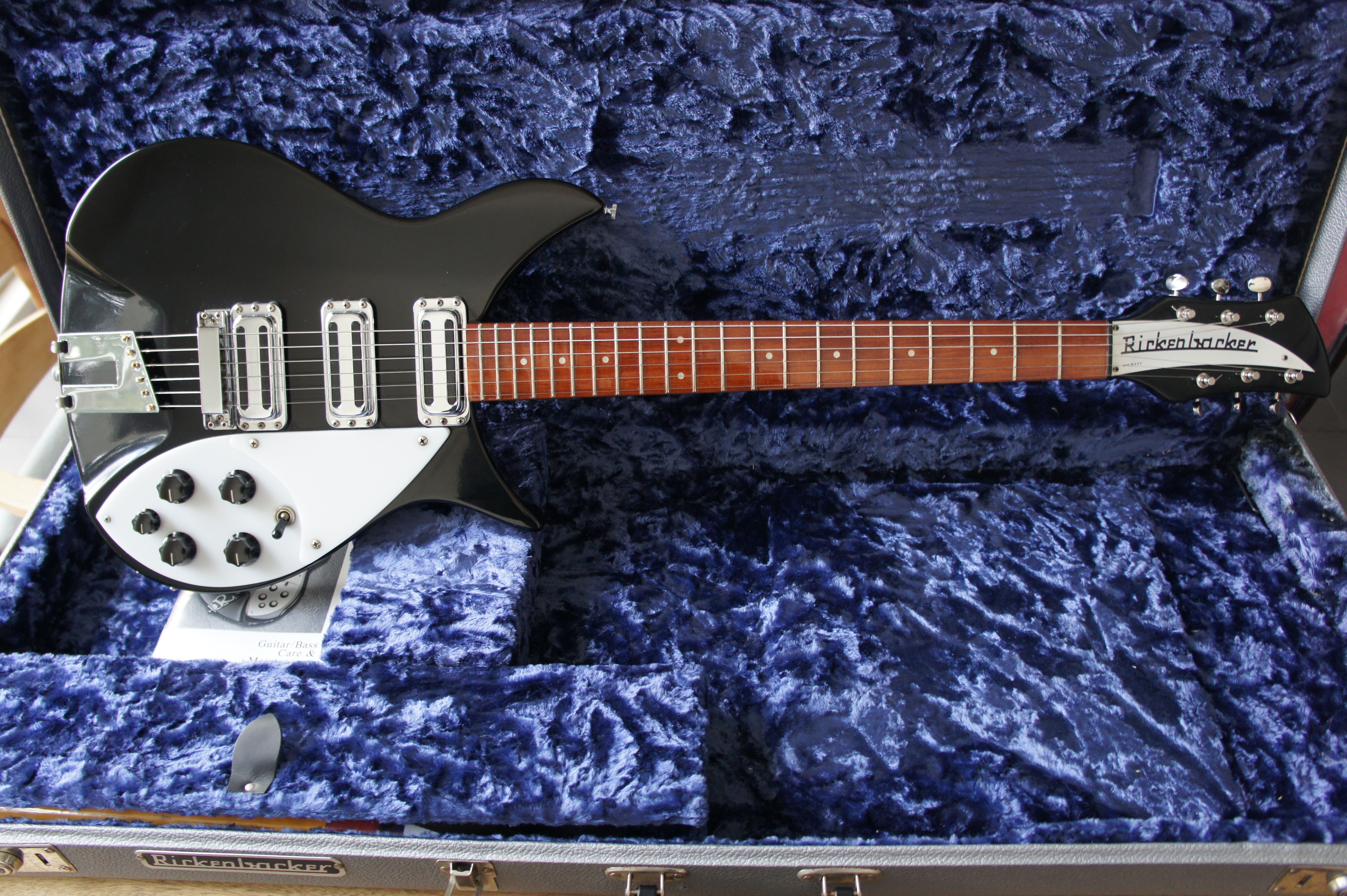 Vends Rickenbacker 350v63 de 1998