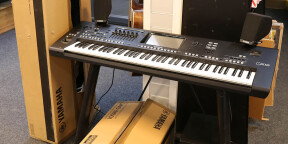Yamaha genos Professional Keyboard synthesizer