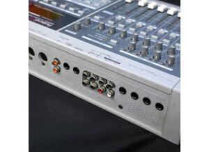 Roland VS-880