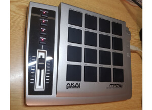 Akai Professional MPD16 (10809)