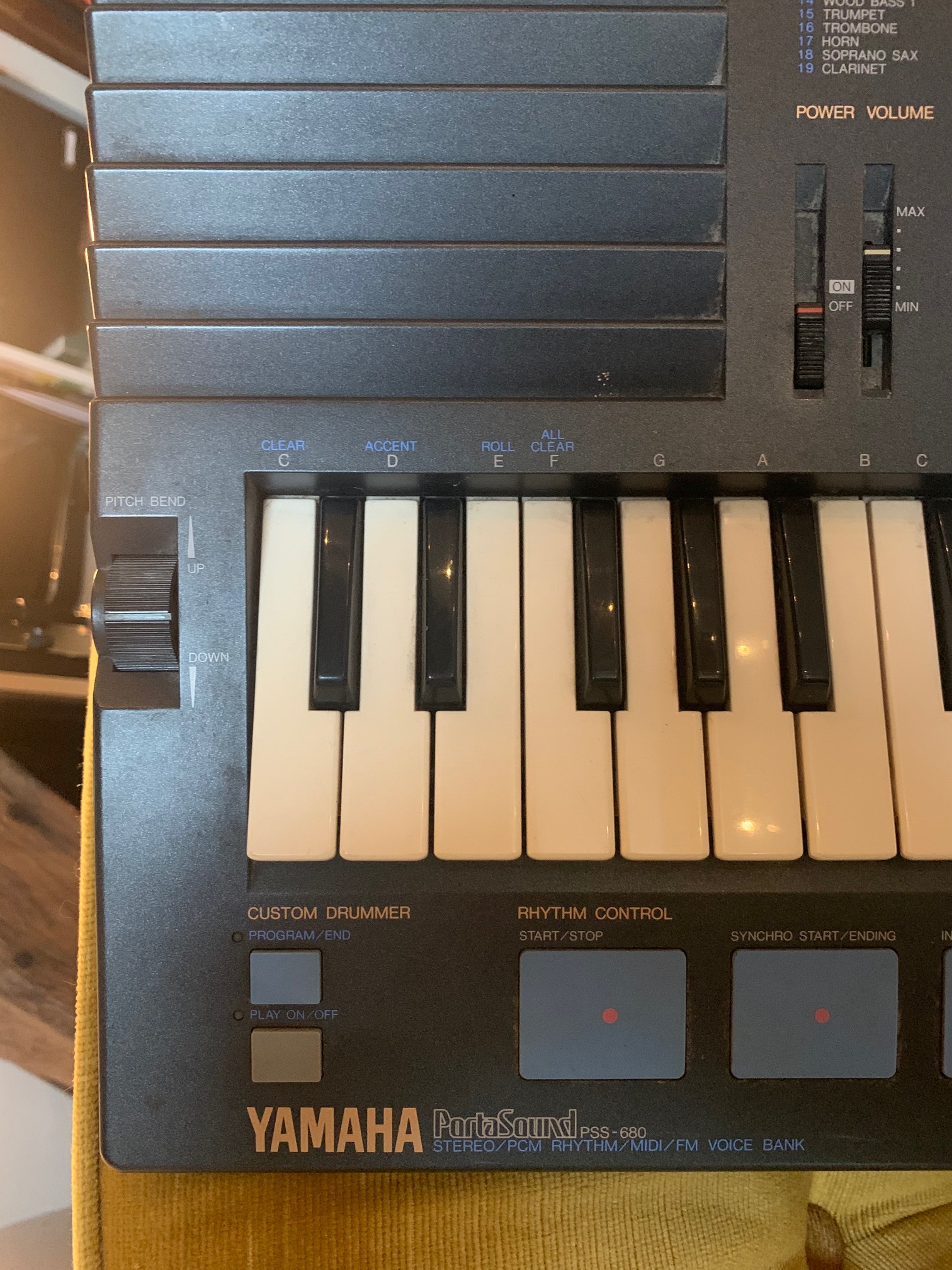 Pictures and images Yamaha PSS-680 - Audiofanzine