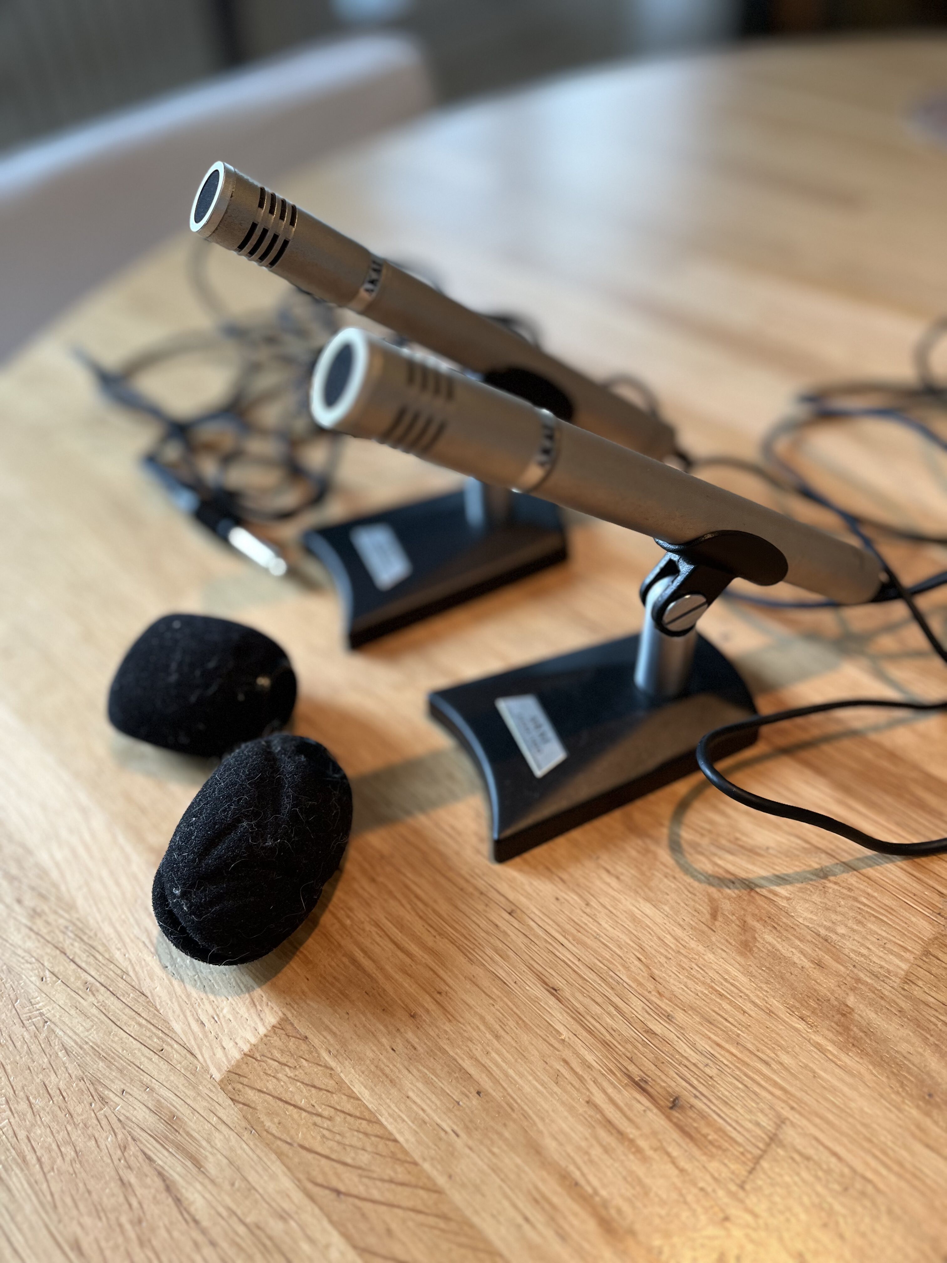 Vends paire de micros AKAI ACM-100 en bon état de marche (avec pieds et bonnettes)