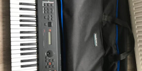 Revends synthétiseur Yamaha MX61 avec housse et trépied en X Woodbrass