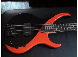 Kramer D-1 Disciple Bass - Black/Red (84180)