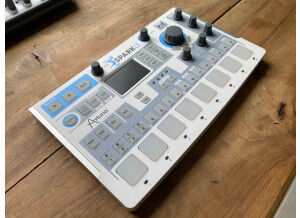 Arturia SparkLE Creative Drum Machine (15901)