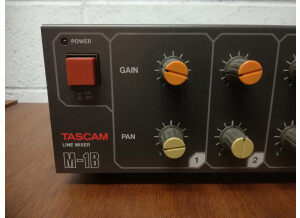 Tascam M-1B (6402)