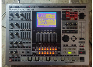 Roland MC-909 Sampling Groovebox (53407)