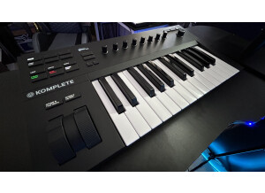 Native Instruments Komplete Kontrol A25 (81655)