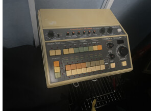 Roland CR-8000