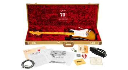 Fender American Vintage II 1954 Stratocaster : American Vintage II 1954 Stratocaster CASECANDIE