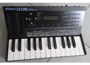 Roland D-05