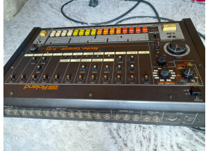 Roland TR-808 (7550)