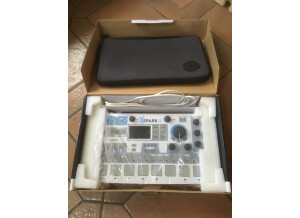 Arturia SparkLE Creative Drum Machine (80300)