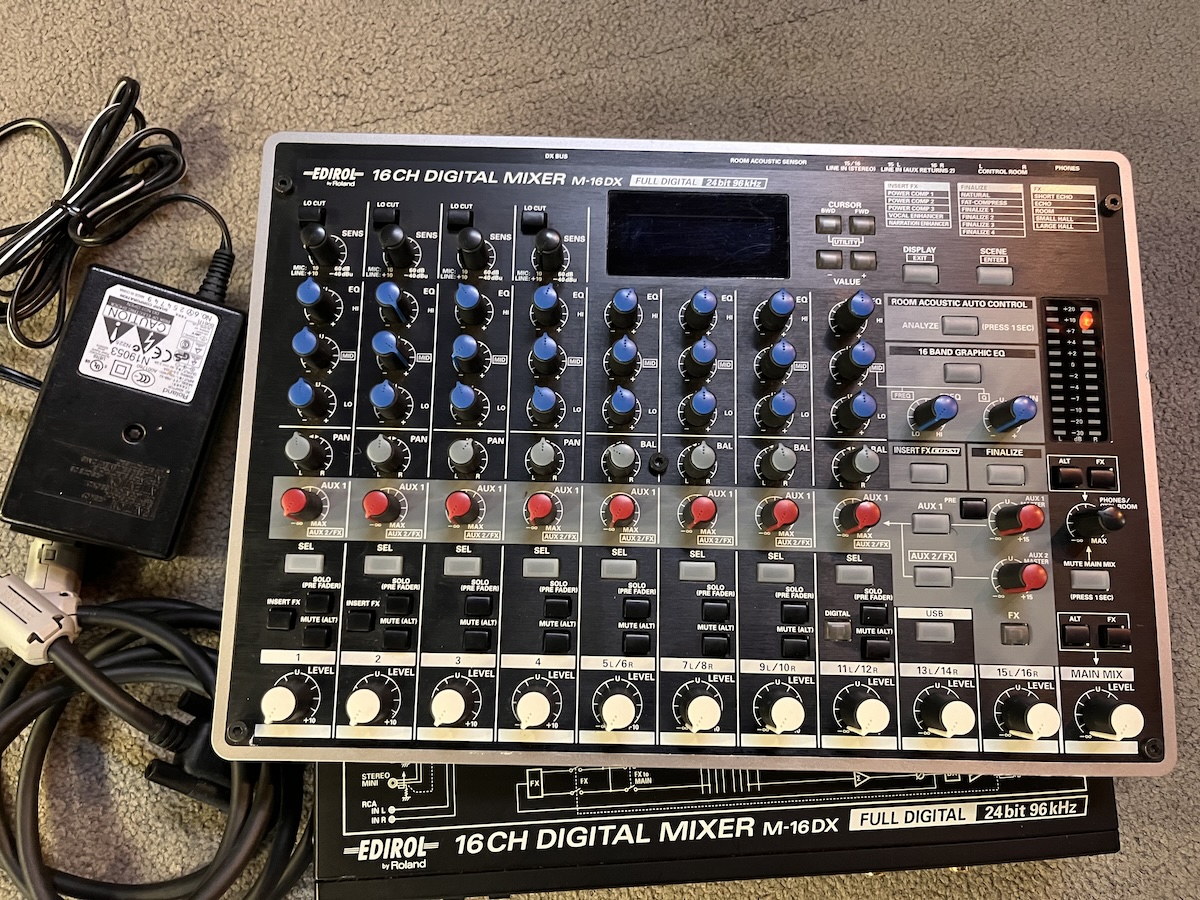 ROLAND M16DX