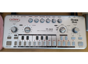 Cyclone Analogic Bass Bot TT-303 V2