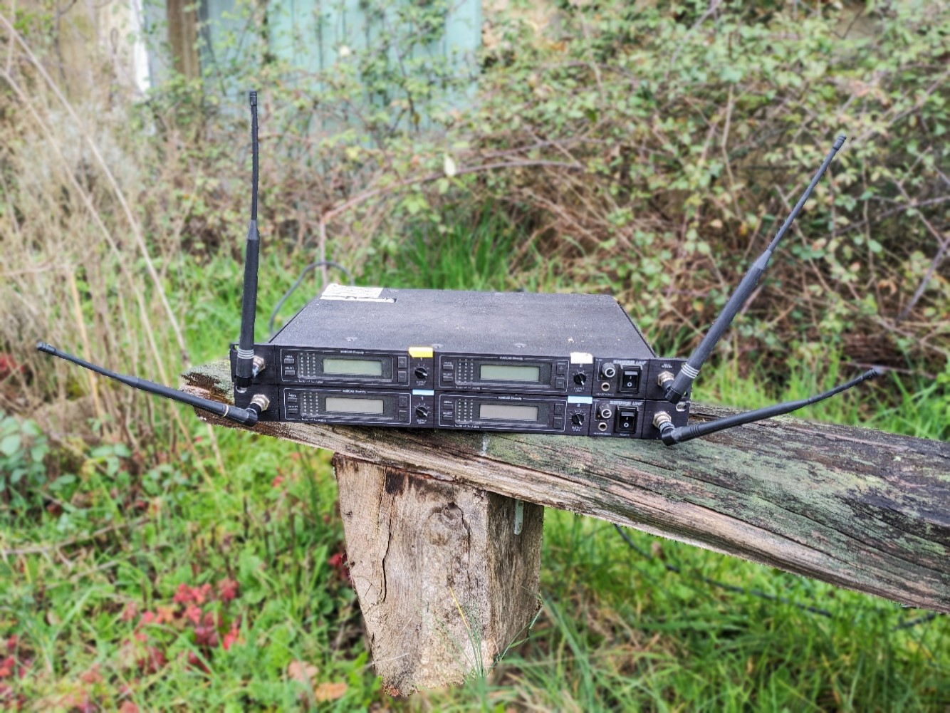 Vends 2 HF Shure U4D + pockets