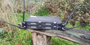 Vends 2 HF Shure U4D + pockets