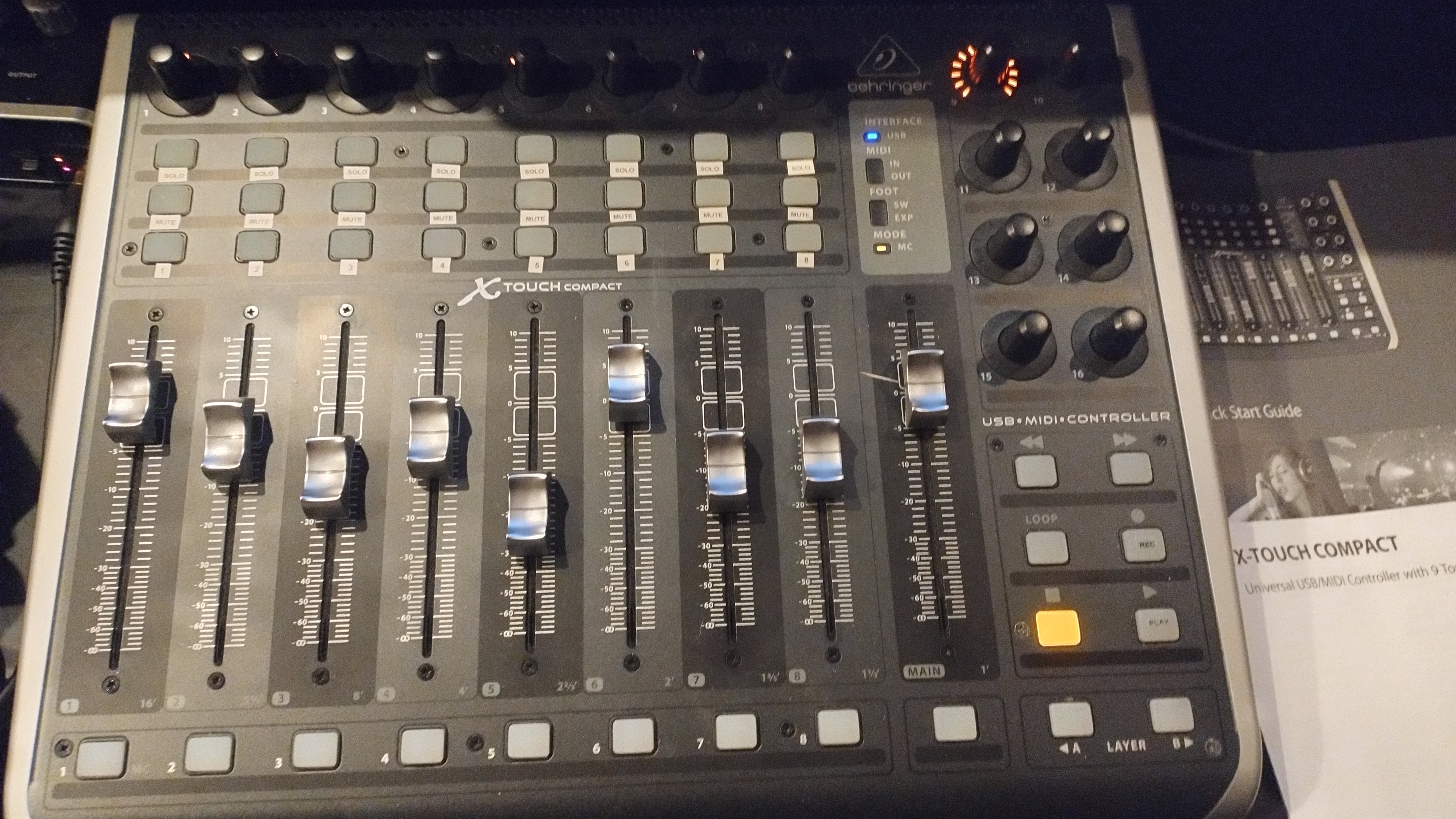 Pictures and images Behringer X-Touch Compact - Audiofanzine