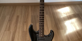 Vends Squier Stratocaster Affinity HSS avec Ampli Vox Mini 5 Classic