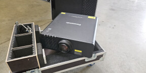Vend projecteur vidéo 10 000 Lumens PANASONIC PT-RZ970