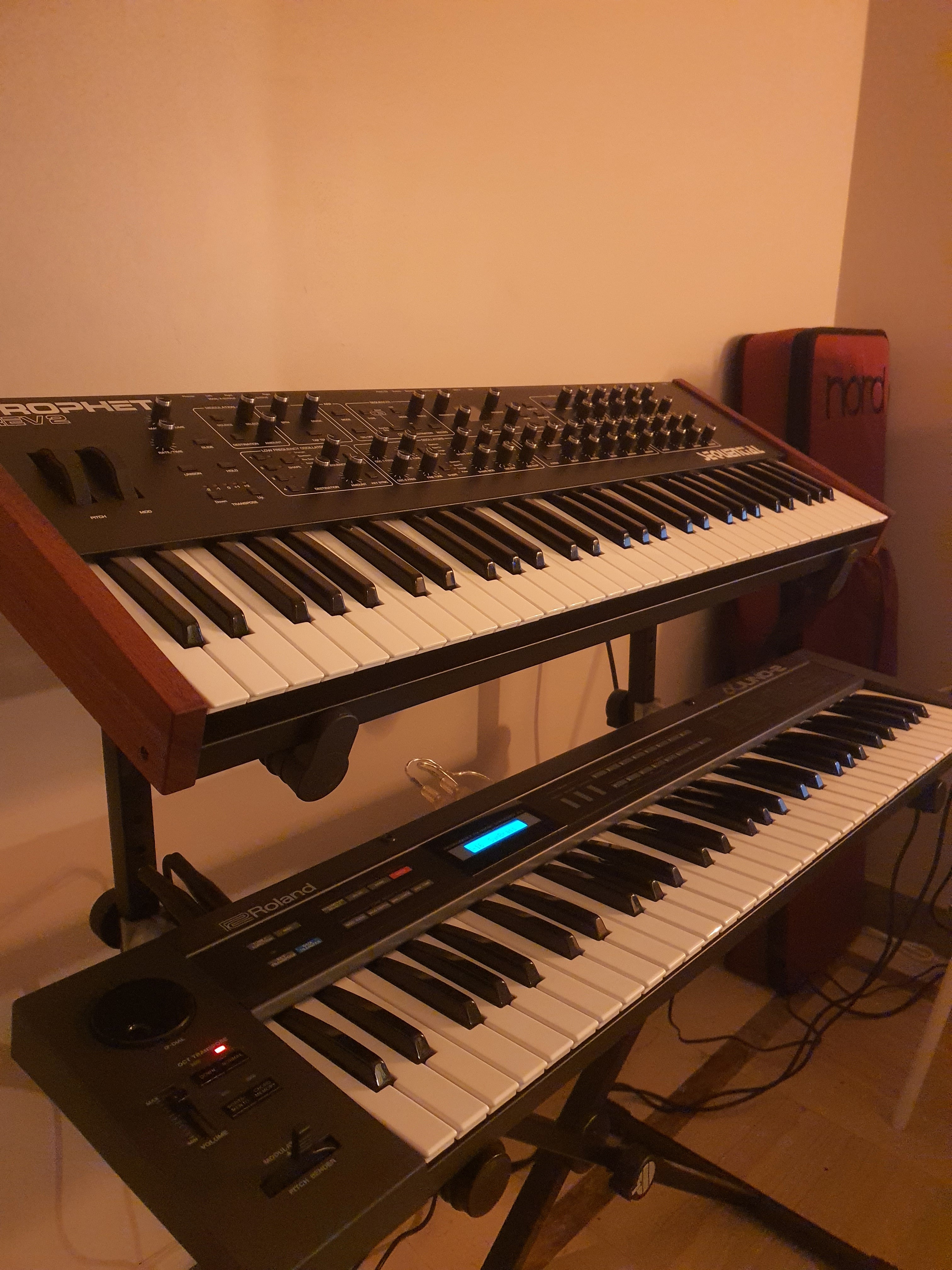 Roland JUNO-2