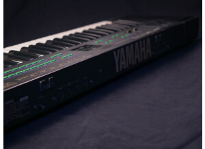 Yamaha DX27S
