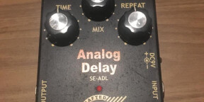 Pédale Analog Delay Artec, vendu sans adaptateur.