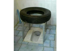 WC-turc-pneu