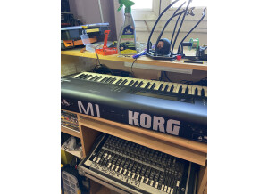 Korg M1 (1175)